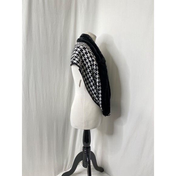 Croft & Barrow Houndstooth Twisted Infinity Scarf Wrap Faux Fur Black and White - Picture 6 of 9